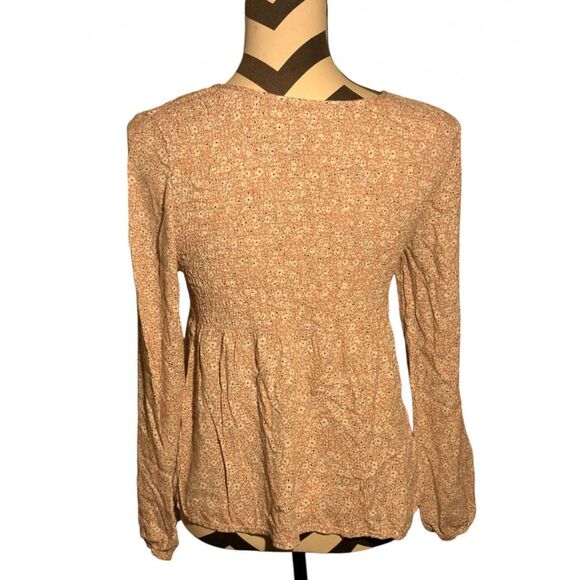 Urban Romantics L Smocked Peplum Top - Picture 4 of 4